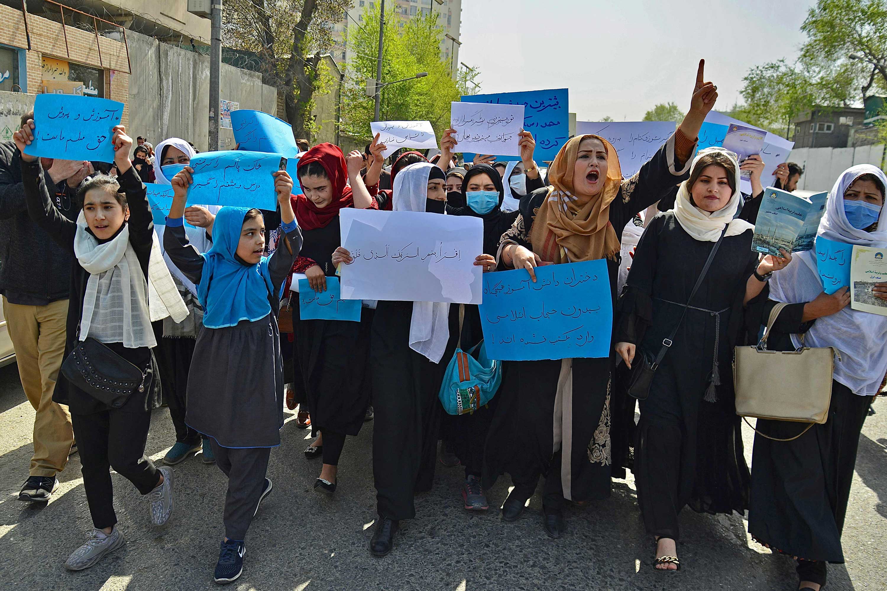 afghanistan-schulbesuch-maedchen-bildung-frauen-protest_c_AHMAD-SAHEL-ARMAN-AFP-picturedesk.com_29-03-2023_20220326_PD7015